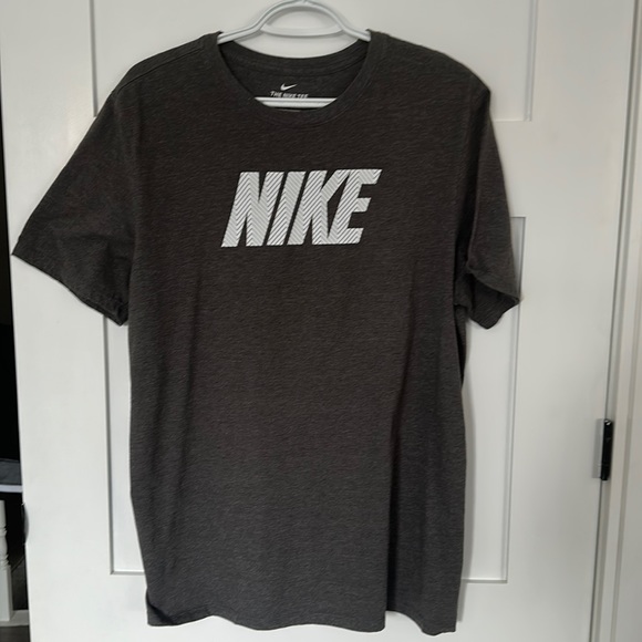 Nike Tee - Picture 1 of 2